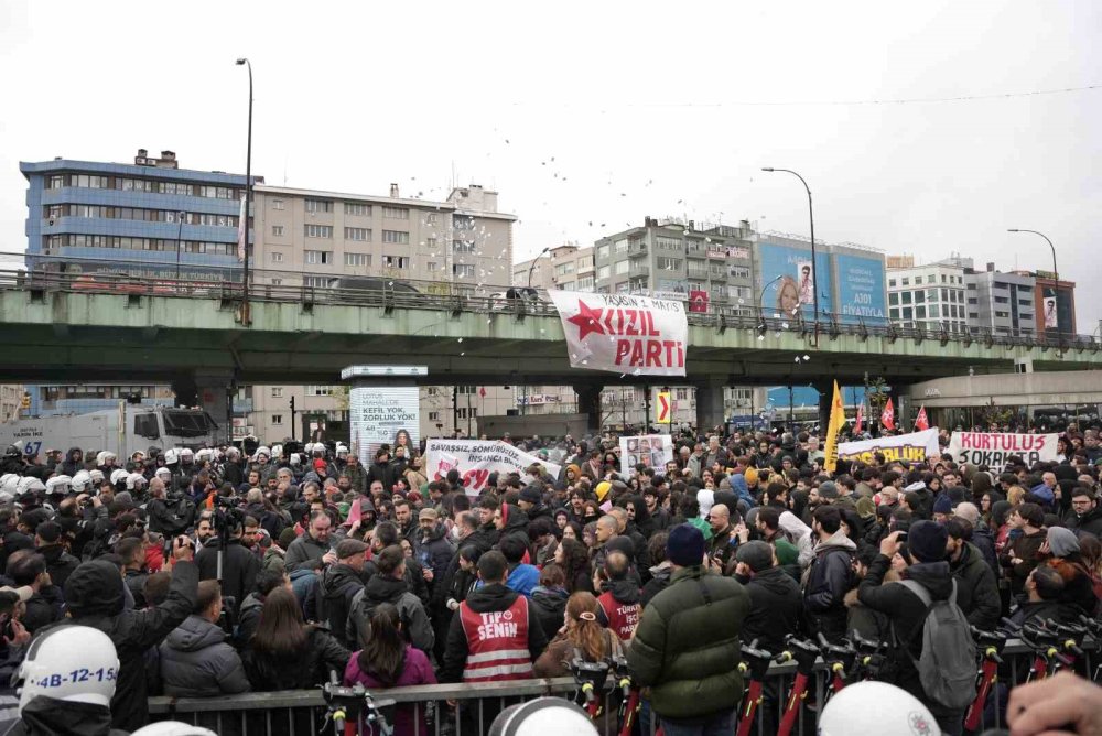 Mecidiyeköy’de Tüm Uyarılara Rağmen Dağılmayan Gruba Toma’yla Müdahale