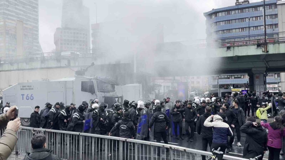 Mecidiyeköy’de Tüm Uyarılara Rağmen Dağılmayan Gruba Toma’yla Müdahale