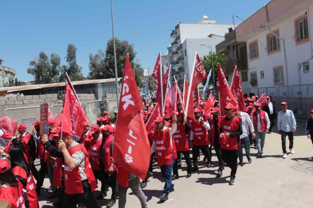 Şırnak Cizre’de 1 Mayıs Halaylarla Kutlandı