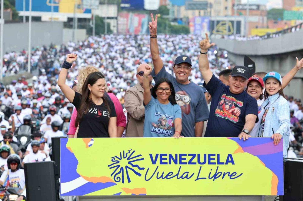 Venezuela’da Yaptırım Tepkisi Büyüyor… 12 Günlük Yürüyüş Karakas’ta Sona Erdi!