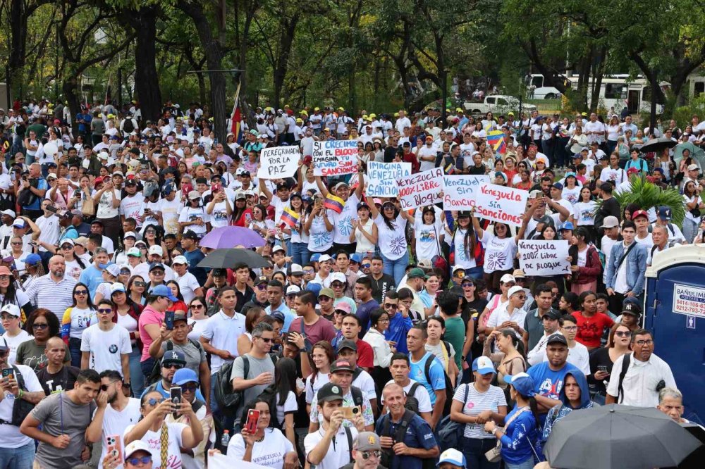 Venezuela’da Yaptırım Tepkisi Büyüyor… 12 Günlük Yürüyüş Karakas’ta Sona Erdi!