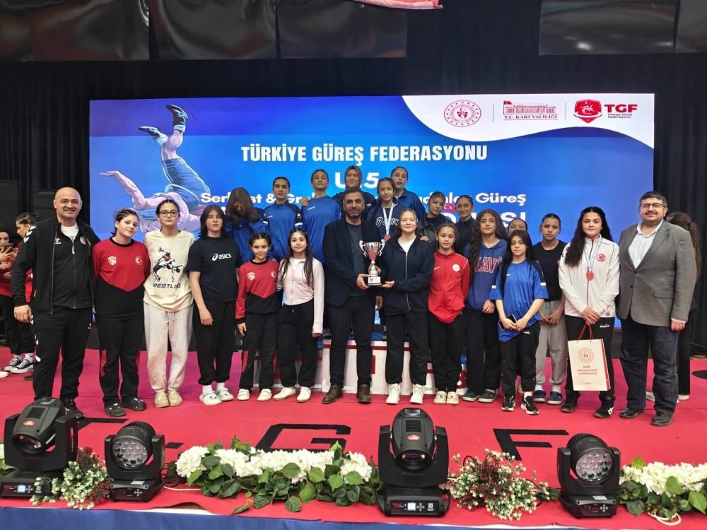 Afyonkarahisar’lı Sporcular Kars’tan Madalyalarla Döndü