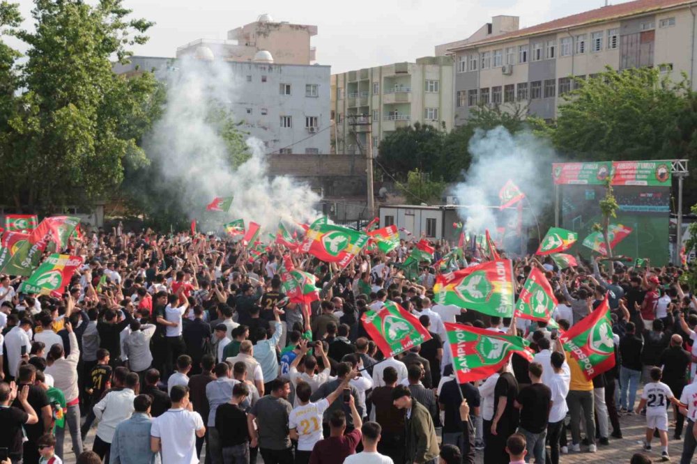 Amedspor’un Süper Lig’e Yükselmesi Cizre’de Kutlandı