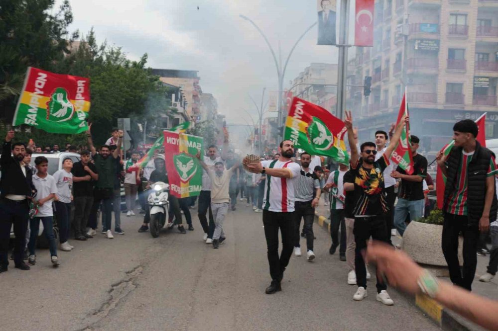 Amedspor’un Süper Lig’e Yükselmesi Cizre’de Kutlandı
