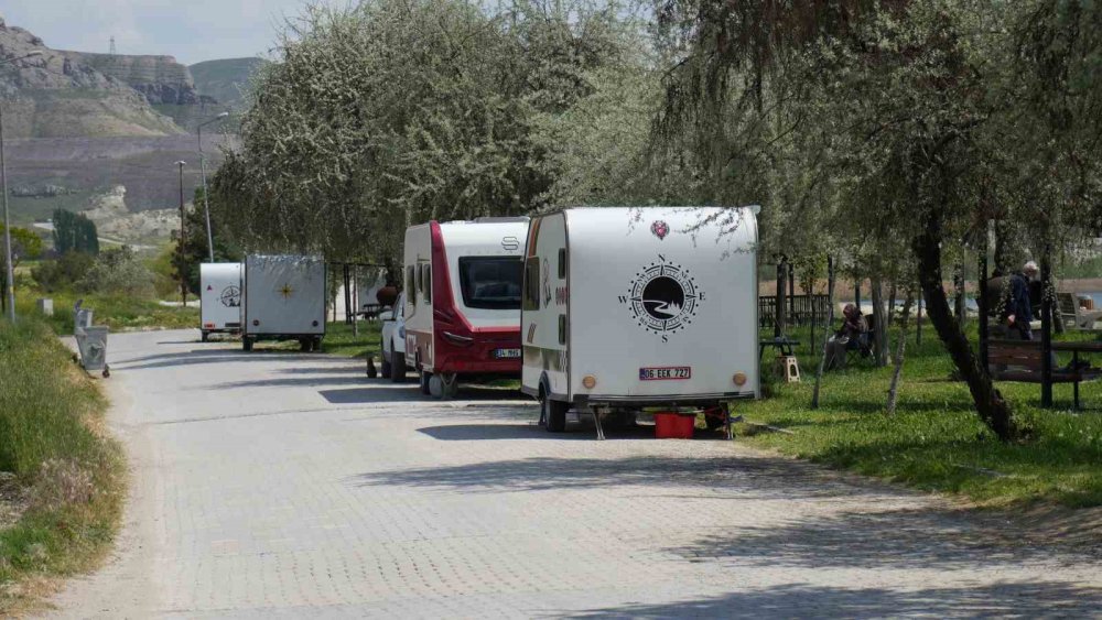 Ankara’nın Denizi Çayırhan Göleti Ziyaretçilerini Bekliyor