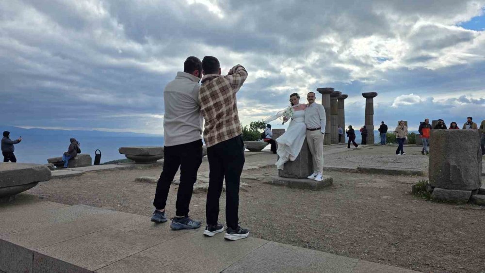 Antik Kent, Yeni Evlenen Çiftlerin Doğal Fotoğraf Stüdyosu Oldu