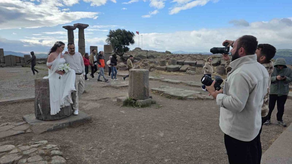 Antik Kent, Yeni Evlenen Çiftlerin Doğal Fotoğraf Stüdyosu Oldu