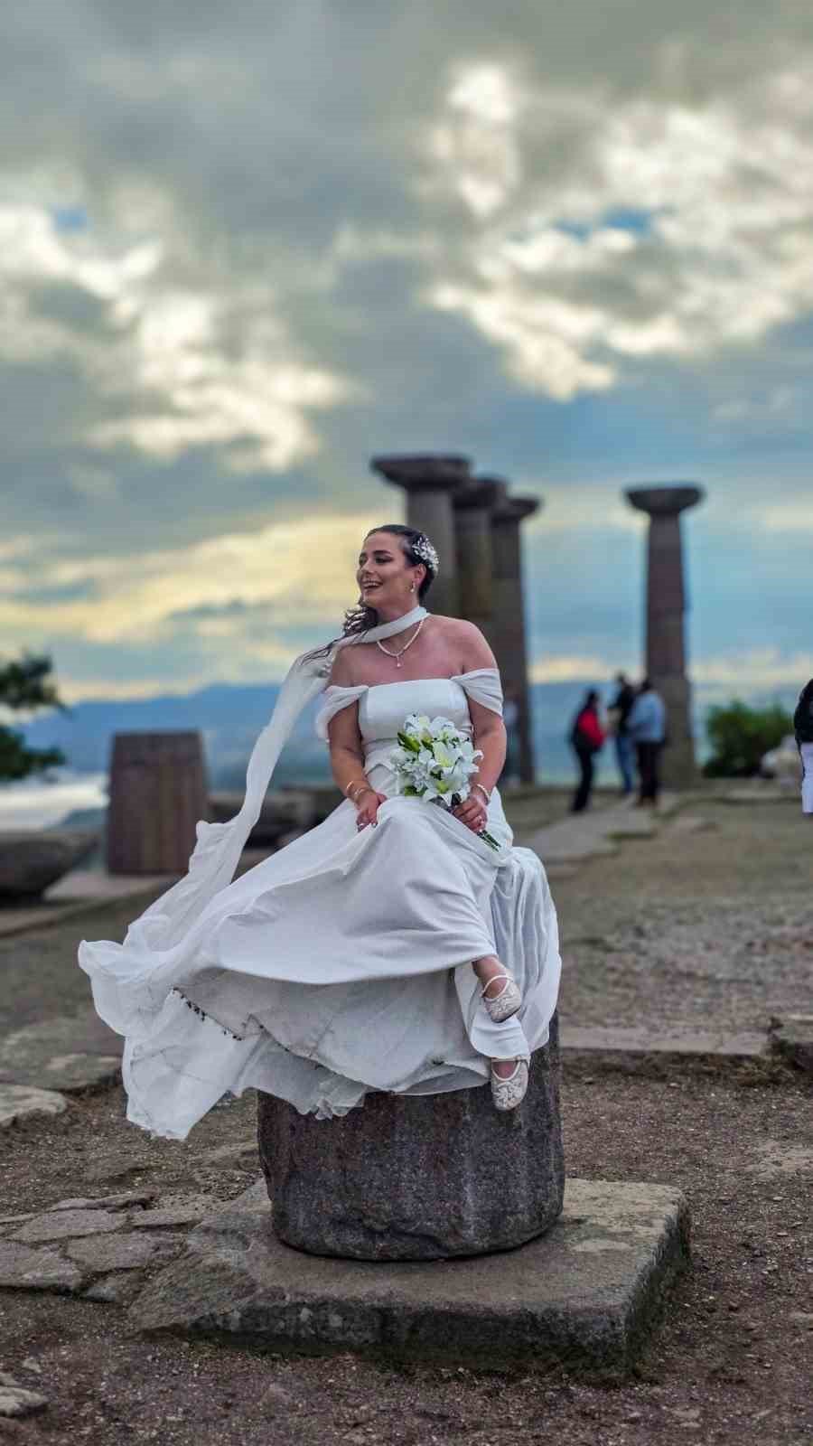 Antik Kent, Yeni Evlenen Çiftlerin Doğal Fotoğraf Stüdyosu Oldu