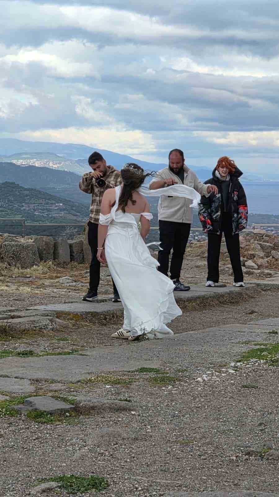 Antik Kent, Yeni Evlenen Çiftlerin Doğal Fotoğraf Stüdyosu Oldu