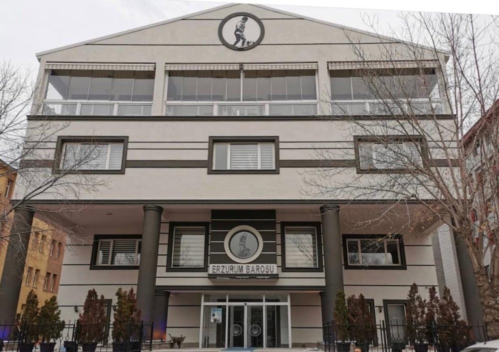 Avukata Büroda Bıçaklı Saldırı.. Şüpheli Serbest, Barodan Sert Tepki!