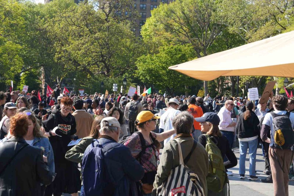 New York’ta Geniş Katılımlı 1 Mayıs Yürüyüşü