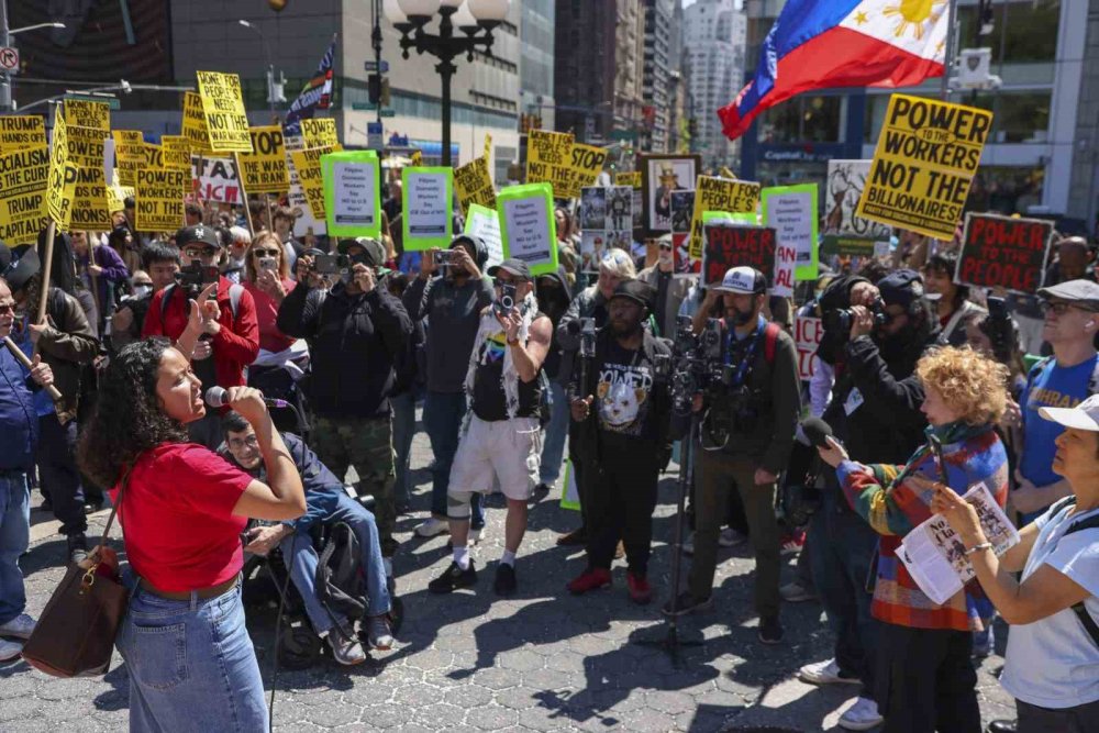 New York’ta Geniş Katılımlı 1 Mayıs Yürüyüşü