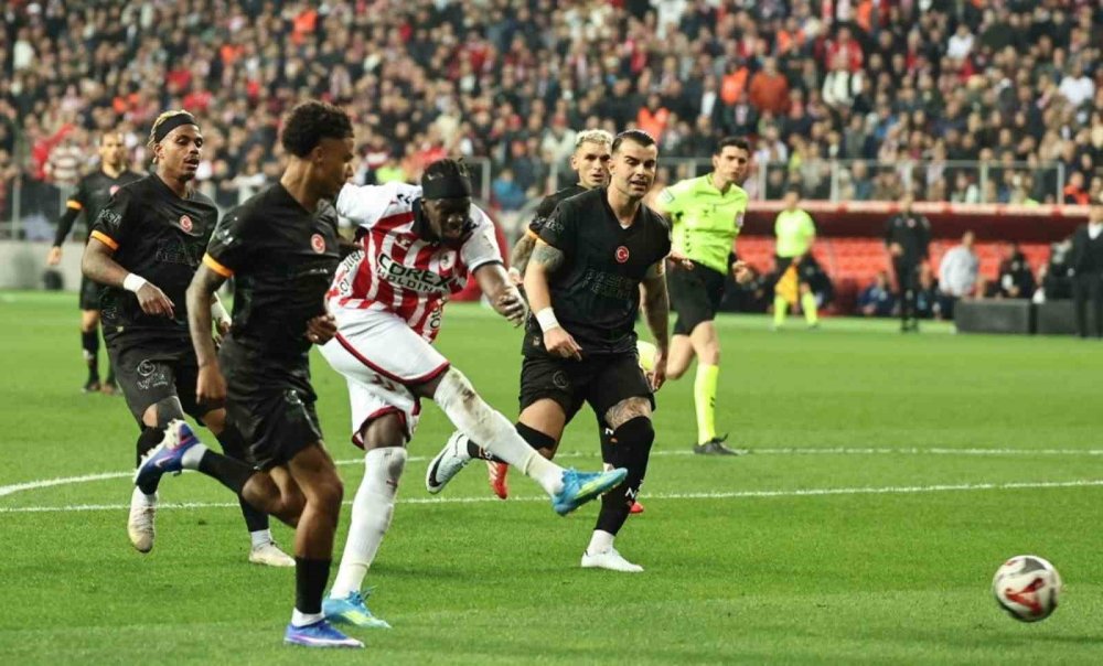 Samsunspor’dan Tarihi Galibiyet.. Galatasaray’a 9 Maç Sonra Ağır Darbe!
