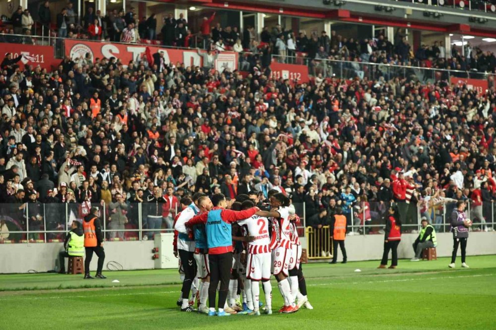 Samsunspor’dan Tarihi Galibiyet.. Galatasaray’a 9 Maç Sonra Ağır Darbe!