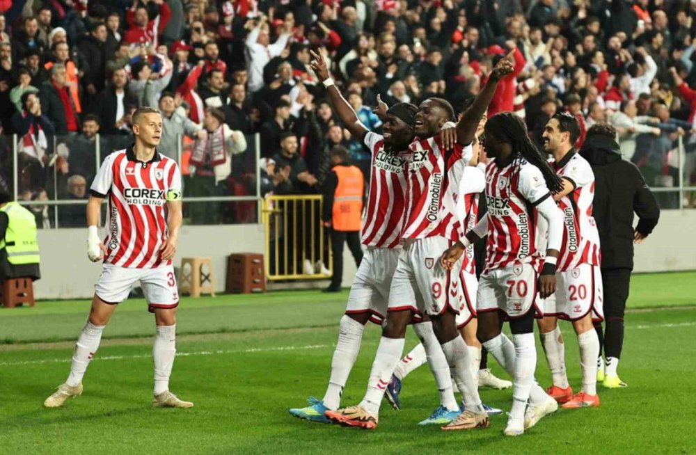 Samsunspor’dan Tarihi Galibiyet.. Galatasaray’a 9 Maç Sonra Ağır Darbe!
