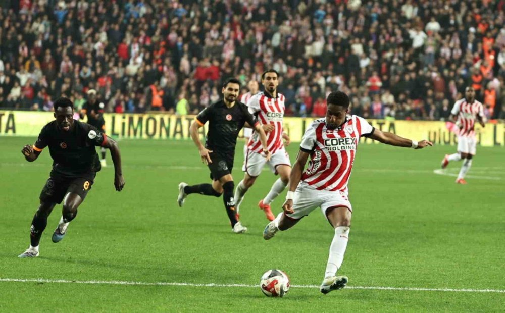 Samsunspor’dan Tarihi Galibiyet.. Galatasaray’a 9 Maç Sonra Ağır Darbe!