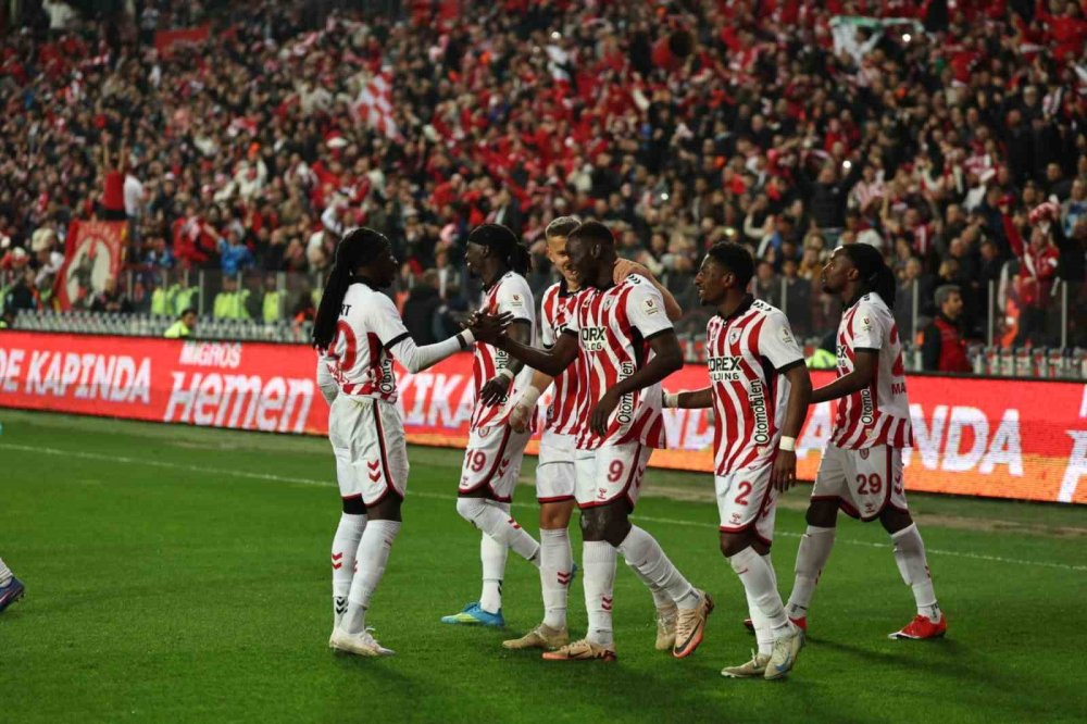 Samsunspor’dan Tarihi Galibiyet.. Galatasaray’a 9 Maç Sonra Ağır Darbe!