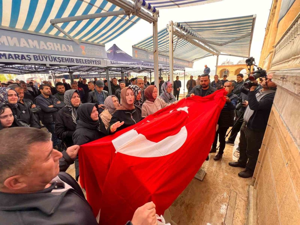 11 Yaşındaki Almina’nın Son Yolculuğunda Annenin Ağıtları Yürek Yaktı