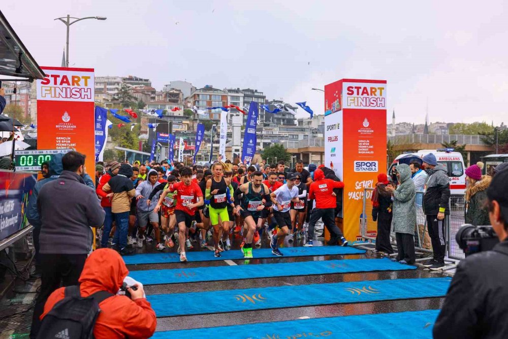İstanbul’u Koşuyorum’da Asya Etabı.. Üsküdar’da Binlerce Koşucu Parkura Çıktı!