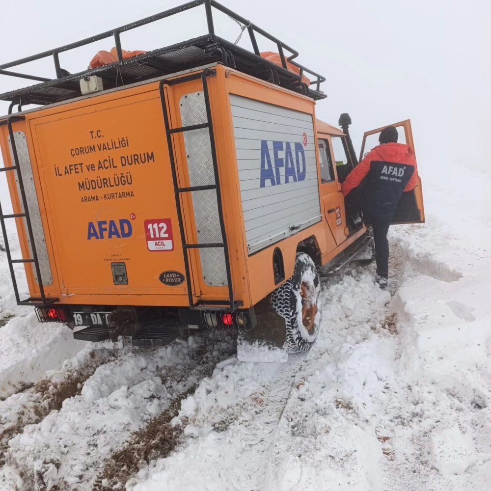 Kar Sebebiyle Mahsur Kalan Vatandaşlar Ekipleri  Seferber Etti