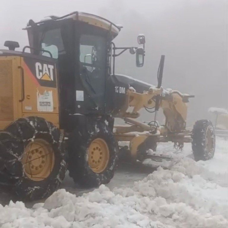Kartepe’de Bahar Ayında Kar ve Buzlanma Mesaisi