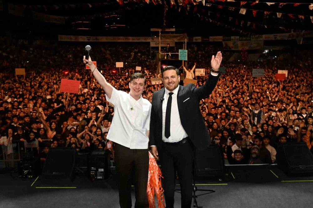 Kumluca’da Festival Coşkusu Poizi Konseriyle Devam Etti