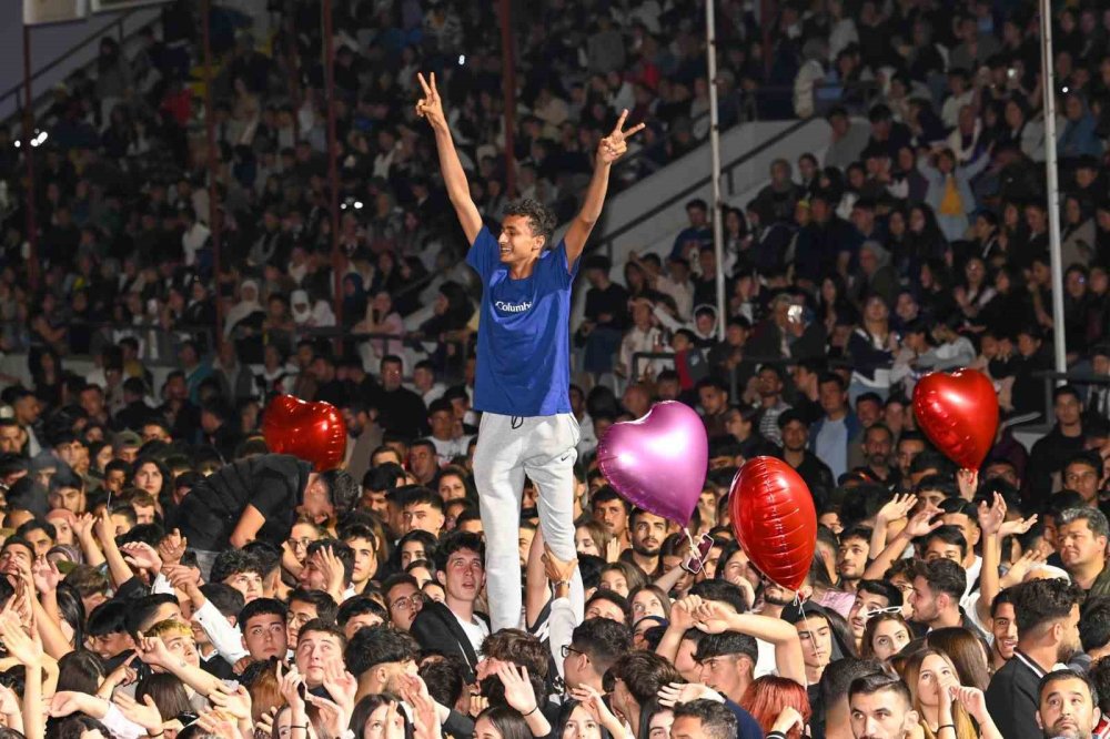 Kumluca’da Festival Coşkusu Poizi Konseriyle Devam Etti