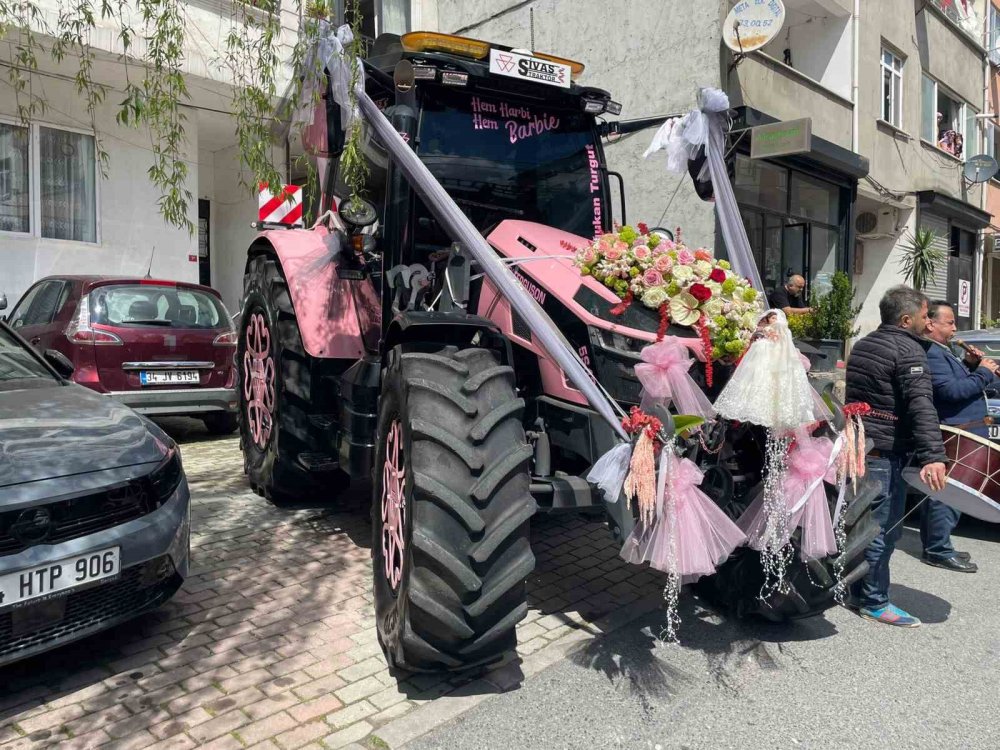 Sivas’tan İstanbul’a Getirdiği Pembe Traktörle Gelin Almaya Gitti