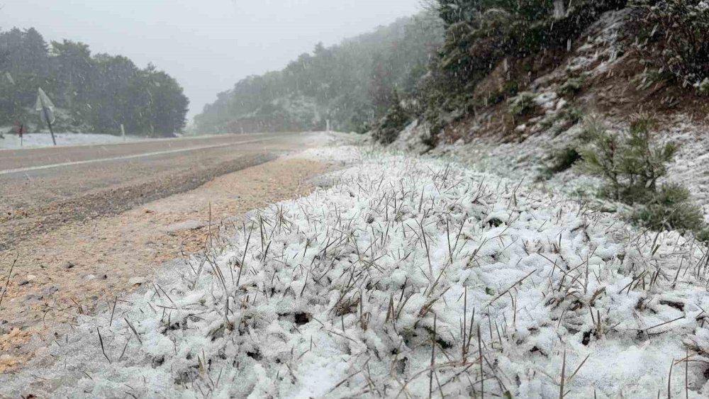 Afyonkarahisar’da Kar Ulaşımı Aksattı
