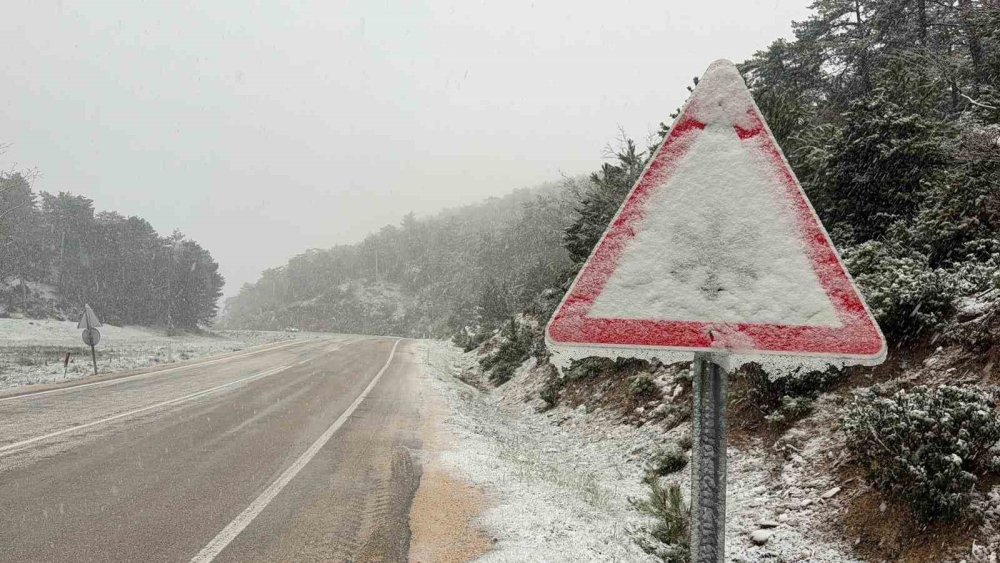 Afyonkarahisar’da Kar Ulaşımı Aksattı