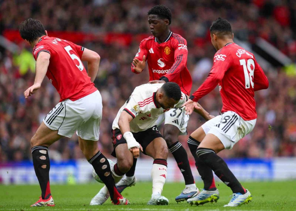 Dev Maçta Manchester United, Evinde Liverpool’u Yendi