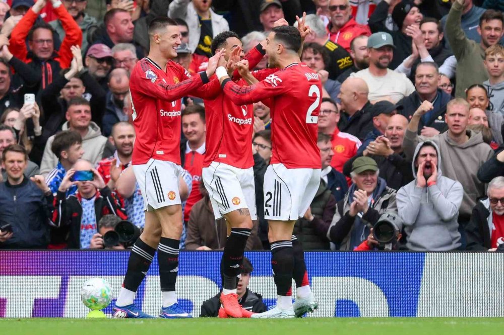 Dev Maçta Manchester United, Evinde Liverpool’u Yendi