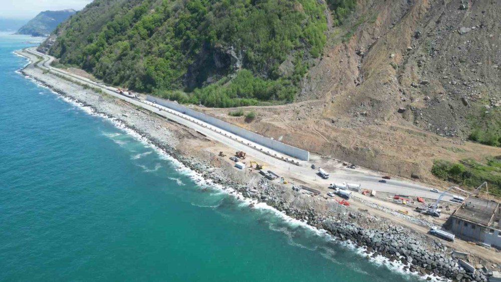 Heyelan Faciasının Ardından Müdahale.. Arhavi’de Tünel Çalışmaları Sürüyor!