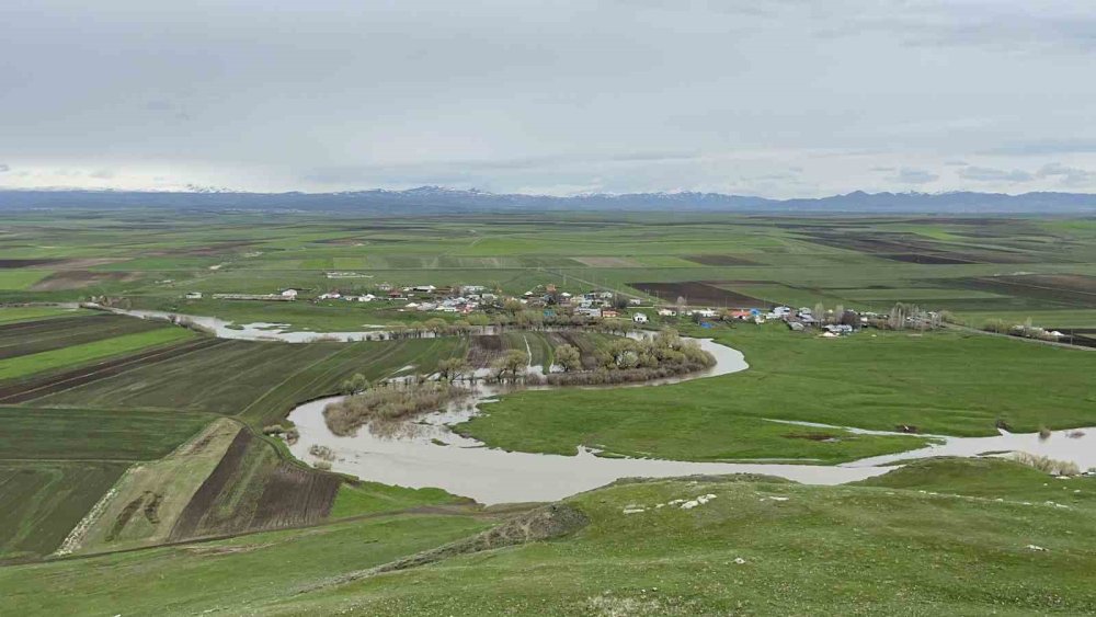 Kars’ta Karahan Çayı 30 Yılın Rekorunu Kırdı: Kalkankale’de Ekili Araziler Sular Altında