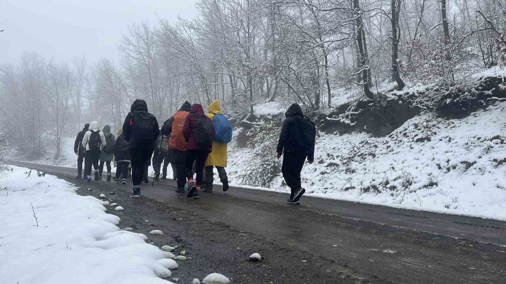 Mayıs Ayında Yağan Karın Tadını Doğada Yürüyerek Çıkardılar