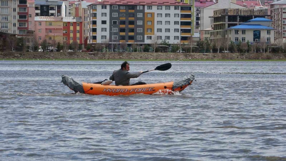 Sel Sularıyla Göle Dönen Ova.. Ardahan’da Kano Keyfi ve Doğanın İki Yüzü!