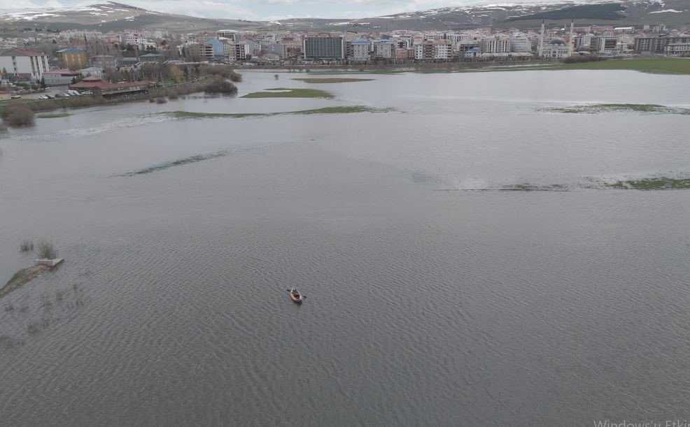 Sel Sularıyla Göle Dönen Ova.. Ardahan’da Kano Keyfi ve Doğanın İki Yüzü!