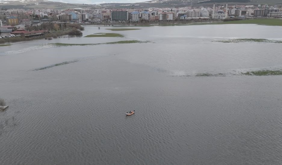 Sel Sularıyla Göle Dönen Ova.. Ardahan’da Kano Keyfi ve Doğanın İki Yüzü!