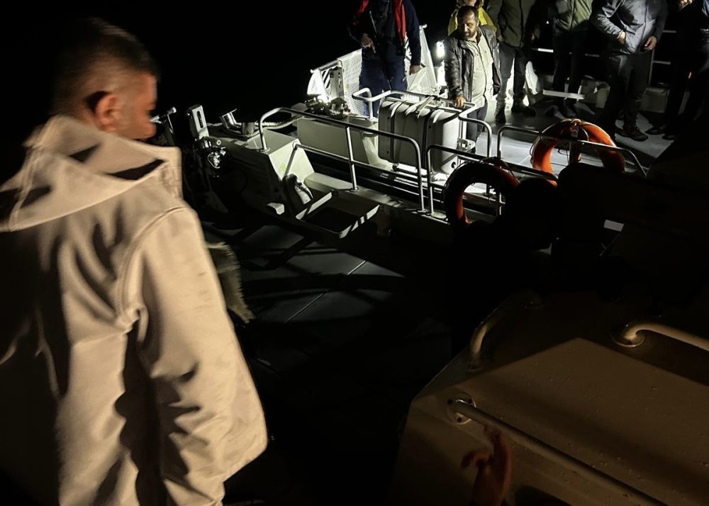 Van Gölü’nde Mahsur Kalan 36 Kişilik Off-Road Ekibi Kurtarıldı