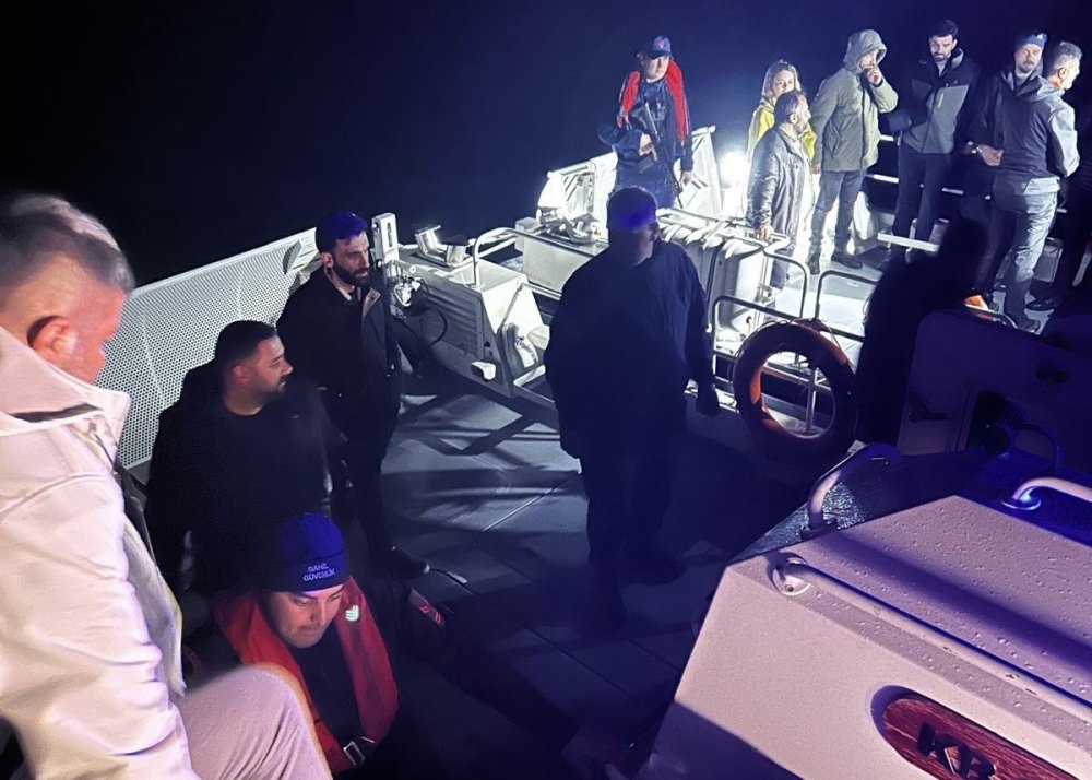 Van Gölü’nde Mahsur Kalan 36 Kişilik Off-Road Ekibi Kurtarıldı