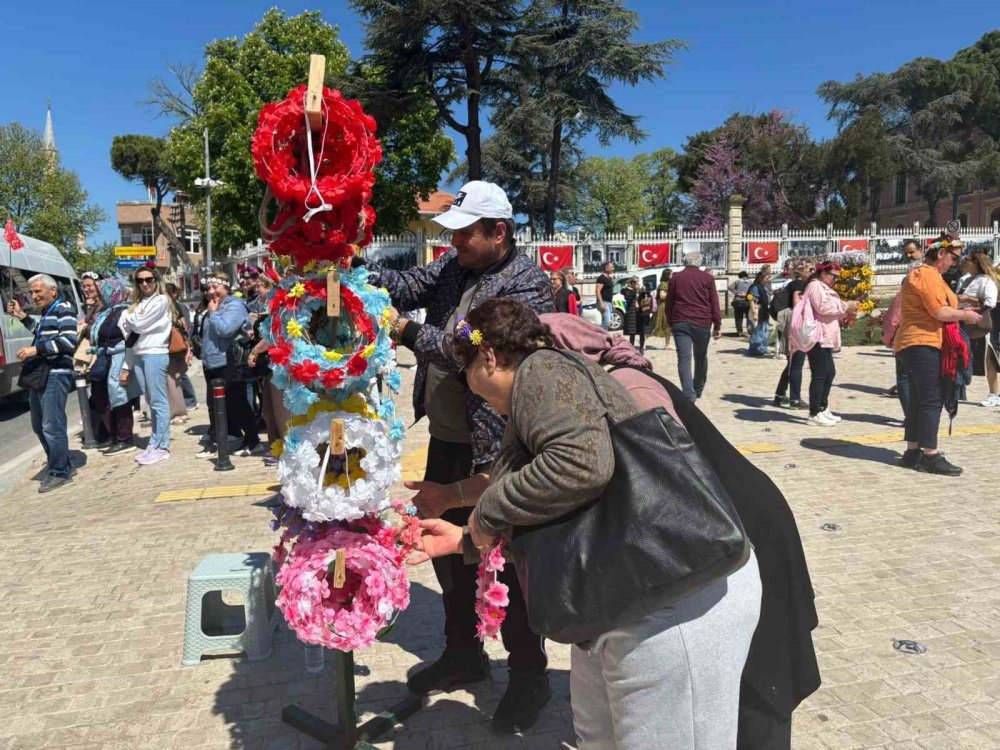 Binlerce Turist Edirne’ye Akın Etti, Selimiye Meydanı Doldu