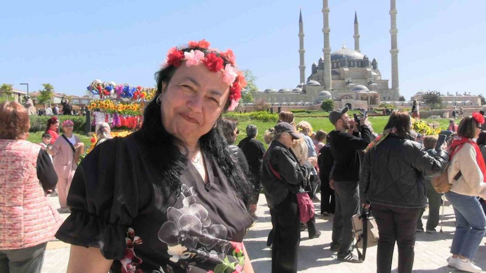 Binlerce Turist Edirne’ye Akın Etti, Selimiye Meydanı Doldu