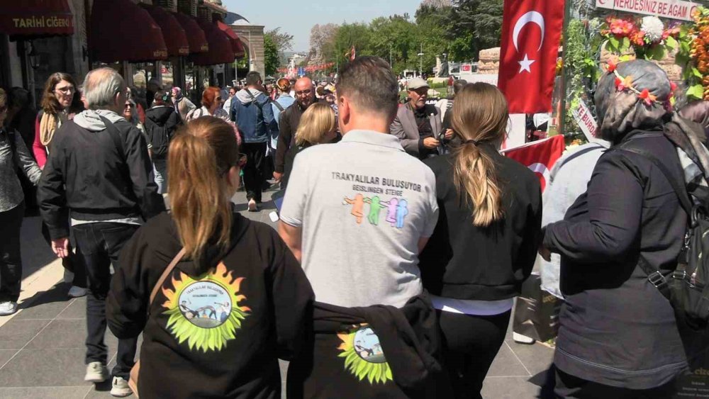 Binlerce Turist Edirne’ye Akın Etti, Selimiye Meydanı Doldu