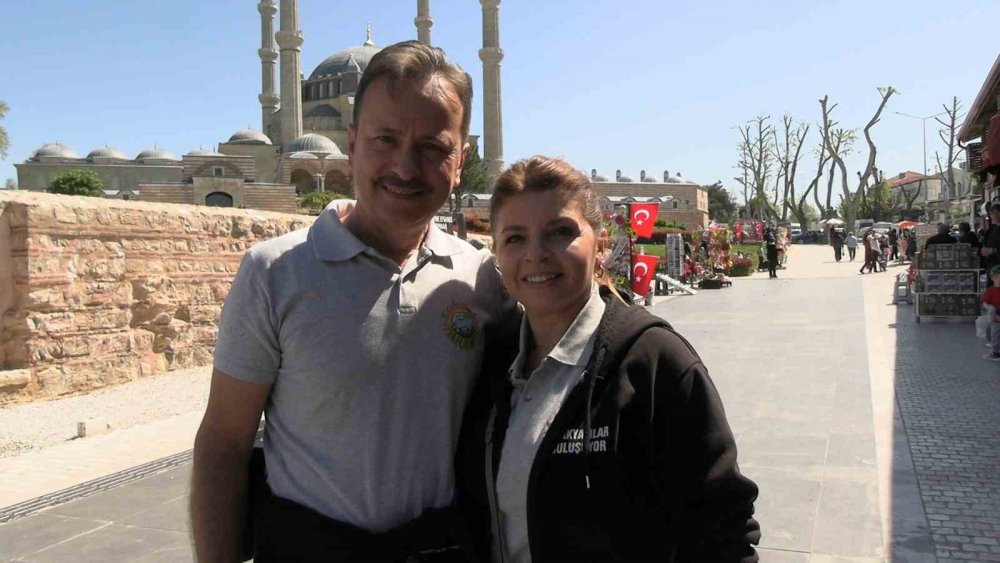 Binlerce Turist Edirne’ye Akın Etti, Selimiye Meydanı Doldu