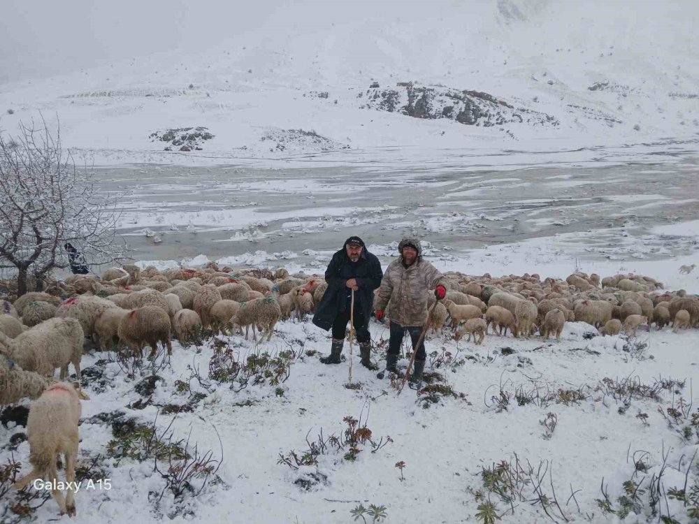 Isparta’da Yaylada Mahsur Kalan Çobanlar 30 Saat Sonra Kurtarıldı
