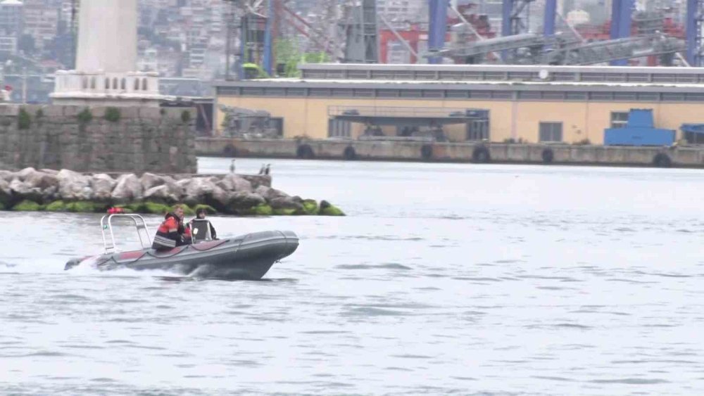 Kadıköy'de Vapurda Kaybolan Kadını Arama Çalışmaları Devam Ediyor