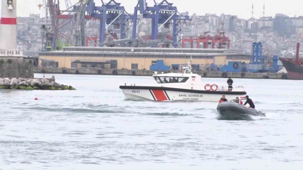 Kadıköy'de Vapurda Kaybolan Kadını Arama Çalışmaları Devam Ediyor