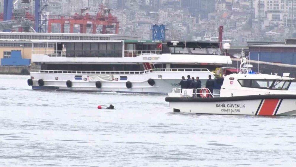 Kadıköy'de Vapurda Kaybolan Kadını Arama Çalışmaları Devam Ediyor