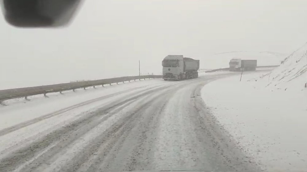 Kop Geçidi’nde Kar ve Tipi Ulaşımı Zorlaştırdı