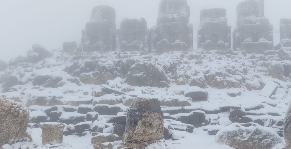 Nemrut Dağı’nın Zirvesi Beyaza Büründü